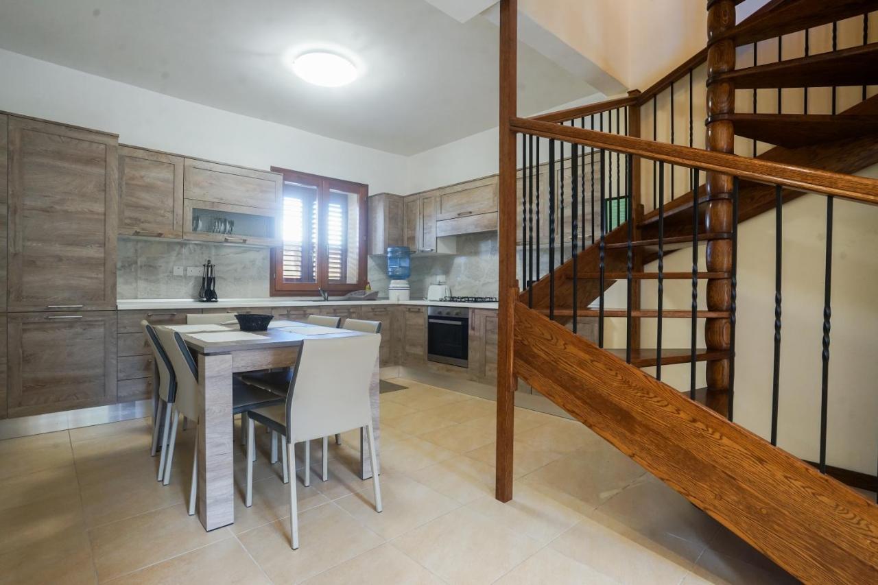 Getawaynpetto Private Duplex Maisonette With Jacuzzi Hot Tub Mgarr ภายนอก รูปภาพ