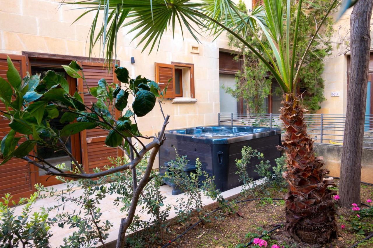 Getawaynpetto Private Duplex Maisonette With Jacuzzi Hot Tub Mgarr ภายนอก รูปภาพ
