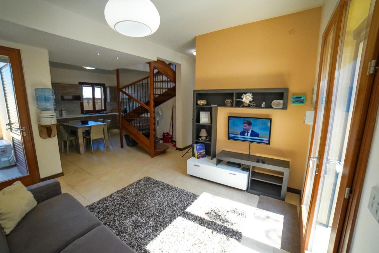 Getawaynpetto Private Duplex Maisonette With Jacuzzi Hot Tub Mgarr ภายนอก รูปภาพ