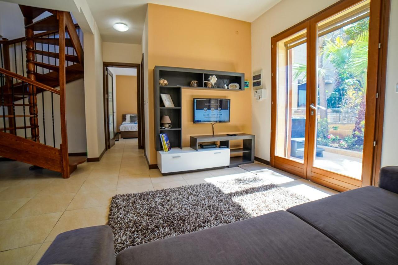 Getawaynpetto Private Duplex Maisonette With Jacuzzi Hot Tub Mgarr ภายนอก รูปภาพ