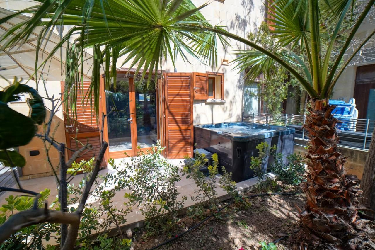 Getawaynpetto Private Duplex Maisonette With Jacuzzi Hot Tub Mgarr ภายนอก รูปภาพ