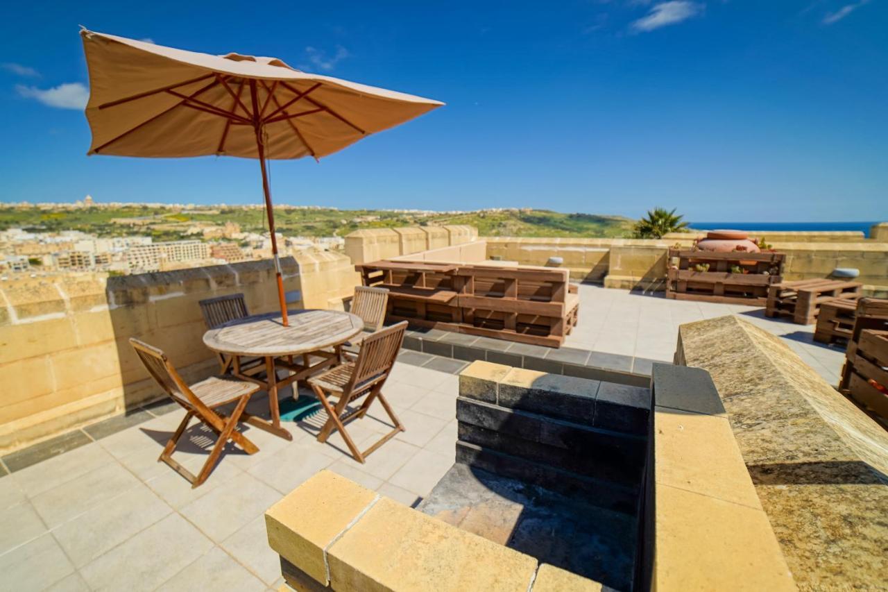 Getawaynpetto Private Duplex Maisonette With Jacuzzi Hot Tub Mgarr ภายนอก รูปภาพ